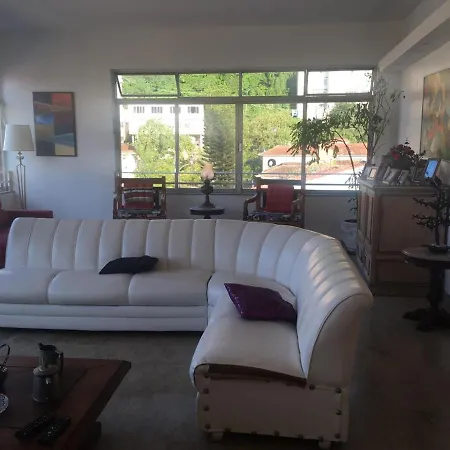 Apartamento Amplo, Arejado E Iluminado